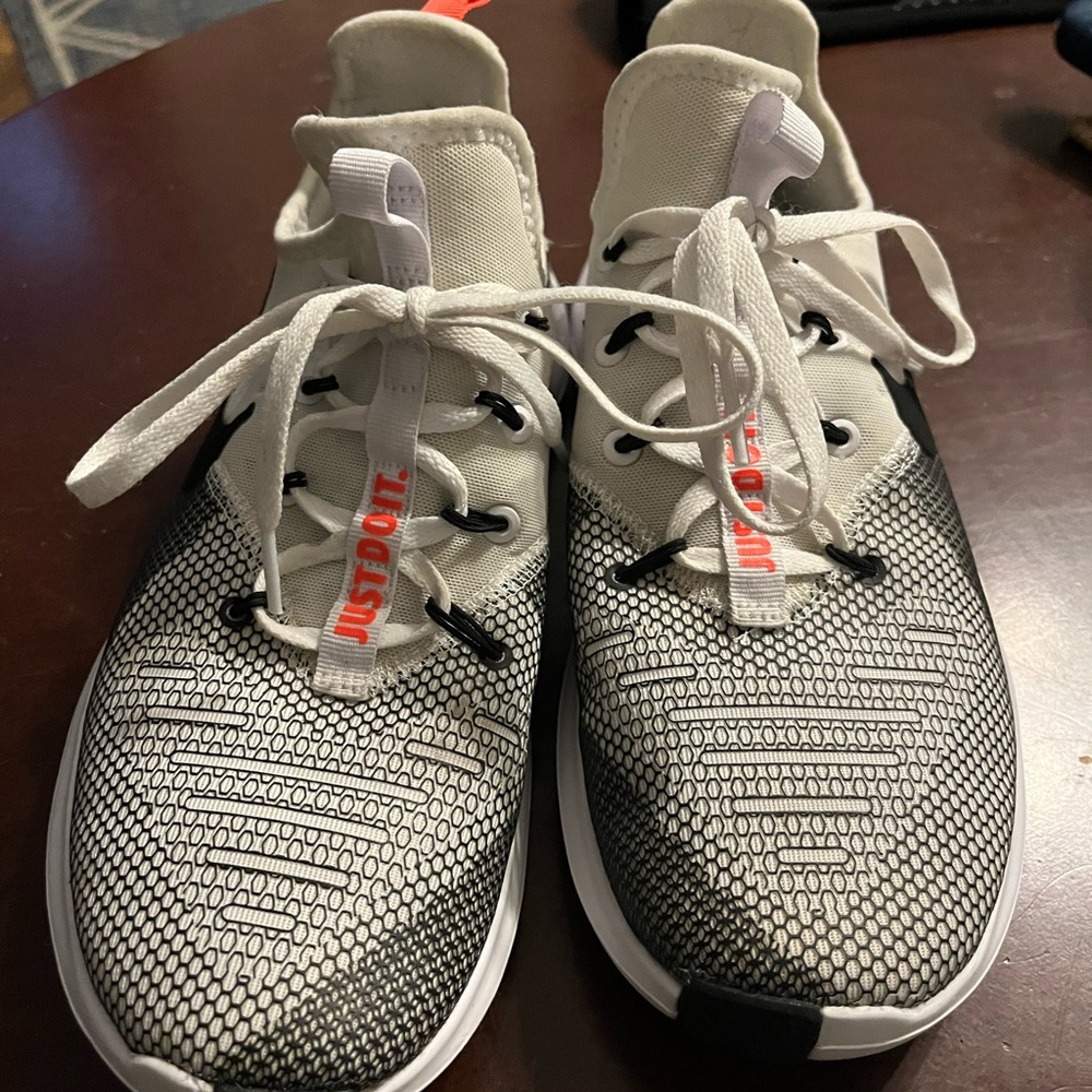 Nike free women’s sneakers
